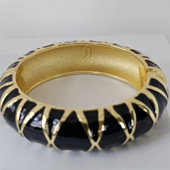 Authentic Vintage Kenneth Jay Lane Clamper Bracelet Black & Gold! - Picture 1 of 3